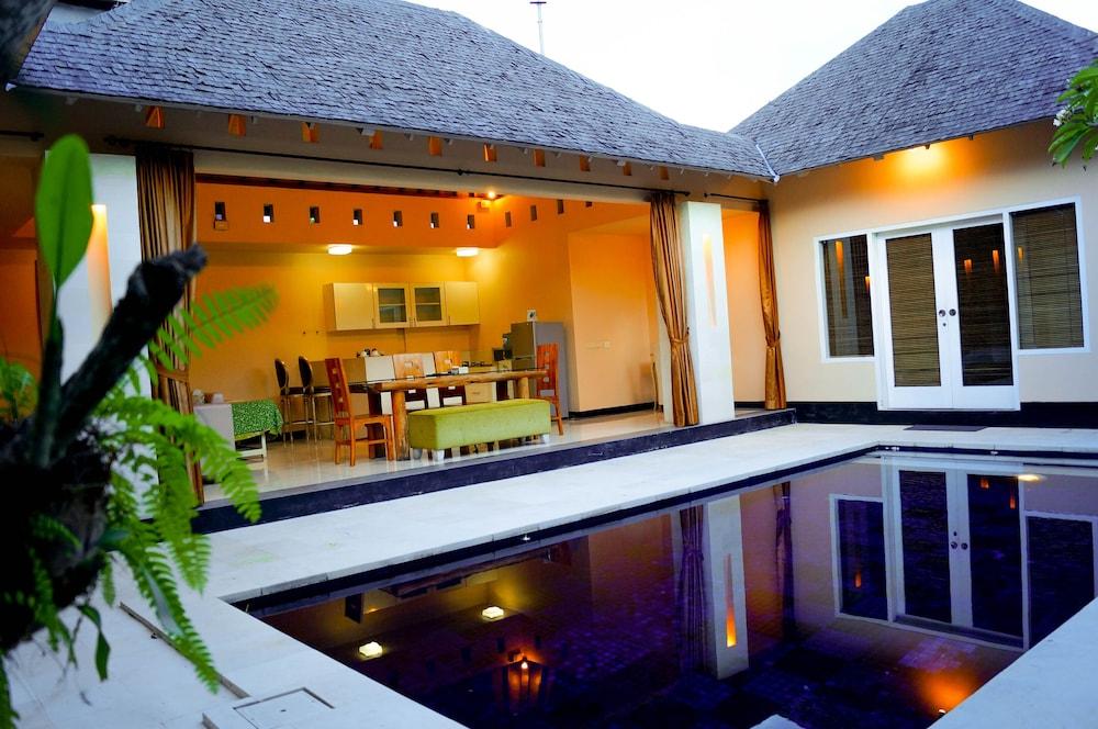 Kamuela Villas Seminyak Exteriör bild